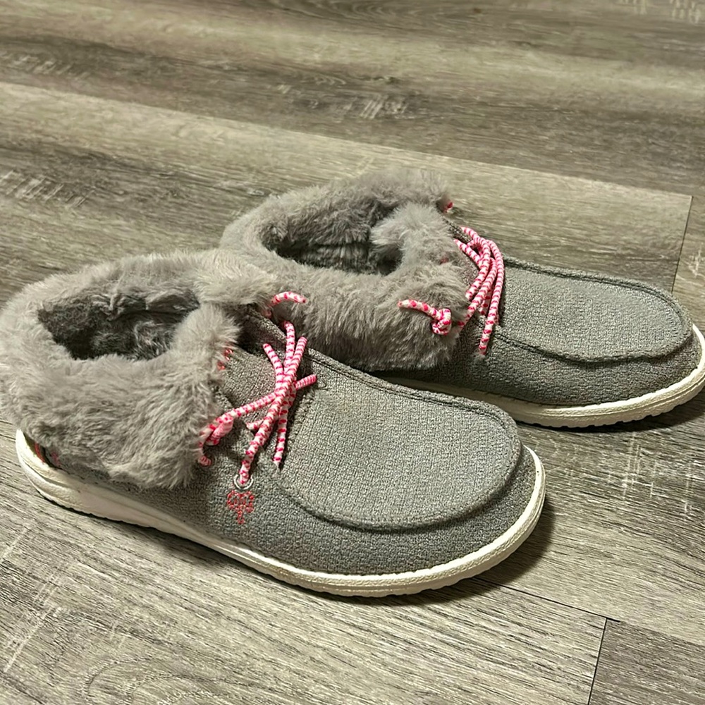 Size 5, they run a little big